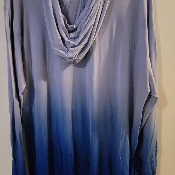 Livi long sleeve, hooded tunic, workout shirt - Picture 4 of 4